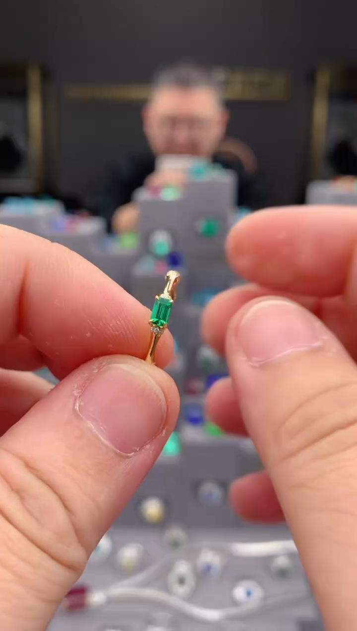 【闪购商品】祖母绿戒指18K金镶嵌17分祖母绿戒指