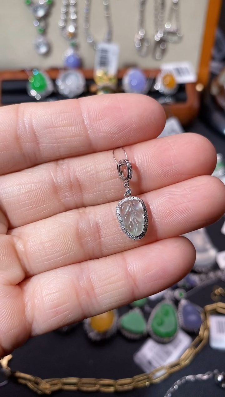 【闪购商品】翡翠吊坠(不含链)18K金镶嵌吊坠