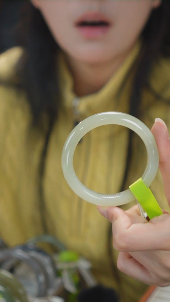 【闪购商品】和田玉手镯未镶嵌49天然和田玉手镯拍一发一51