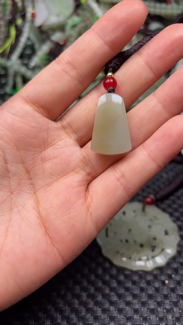 和田玉未镶嵌颈饰1