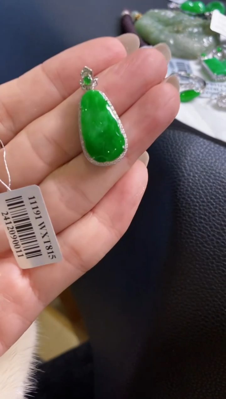 【闪购商品】定制翡翠18K金镶嵌吊坠