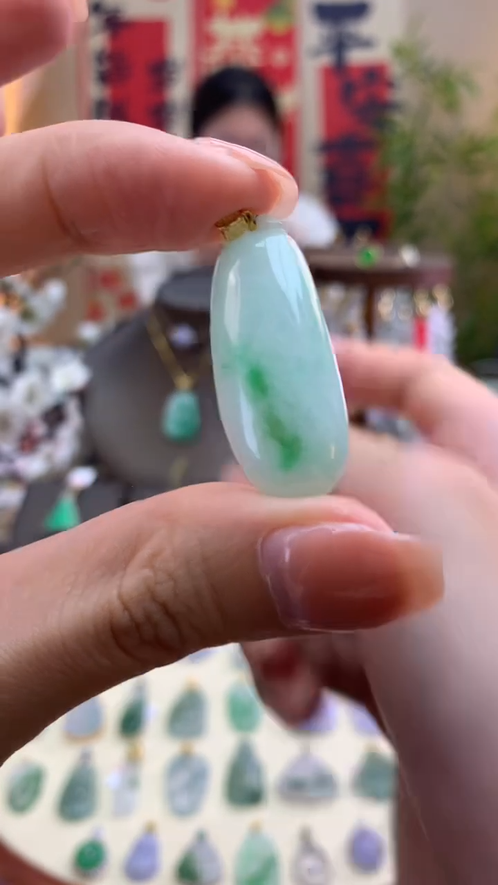 【闪购商品】翡翠颈饰18K金镶嵌福瓜