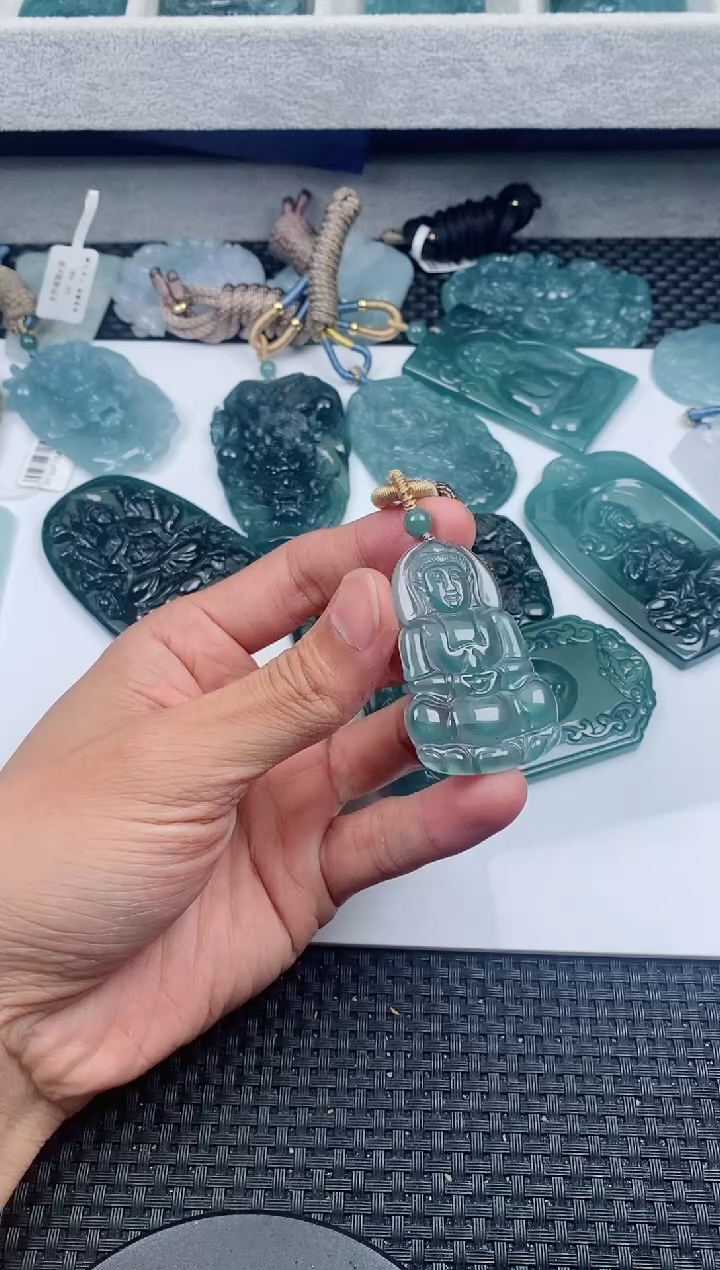 翡翠未镶嵌颈饰111111111