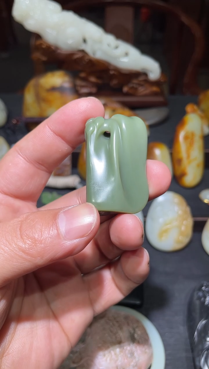 吊坠(不含链)未镶嵌和田玉（糖玉）和田玉沙枣青随形