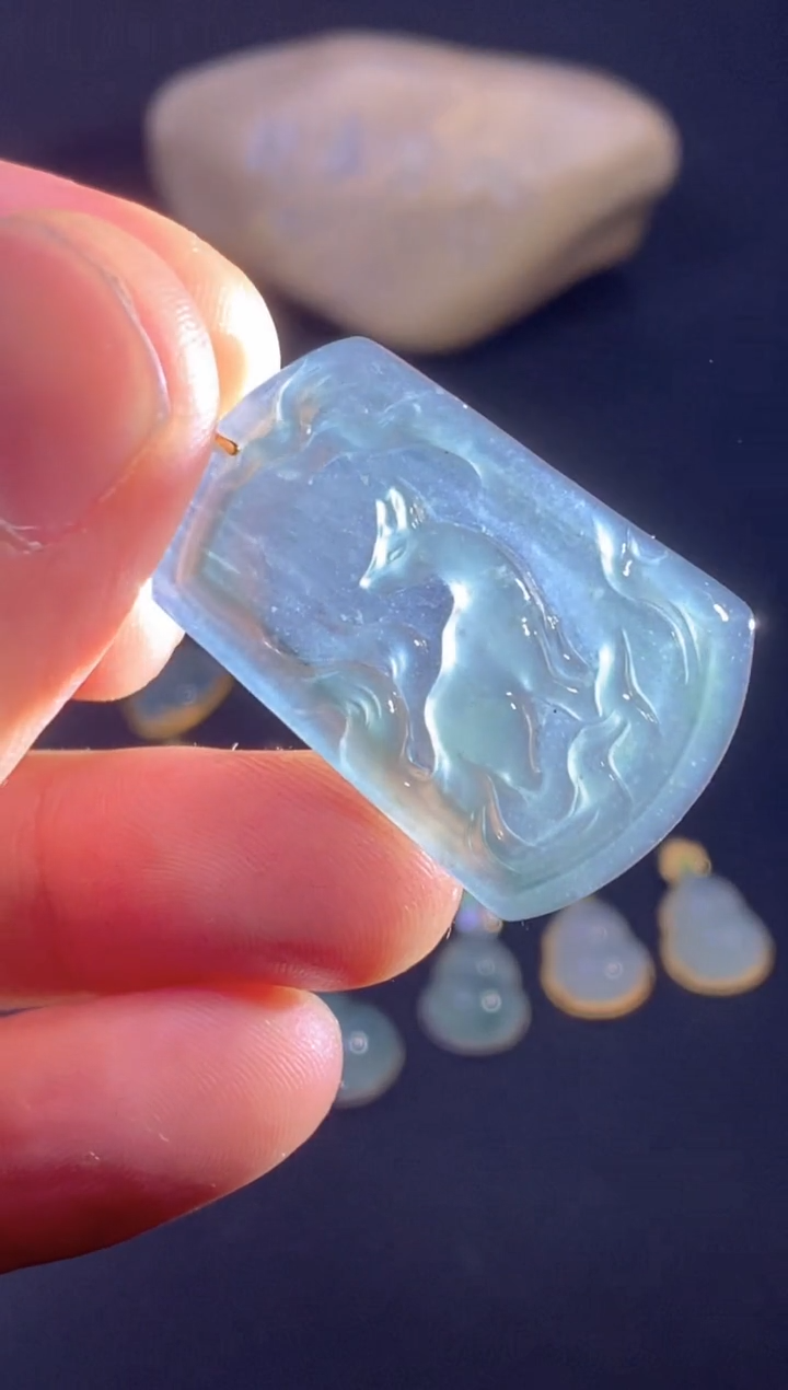 颈饰18K金镶嵌翡翠   