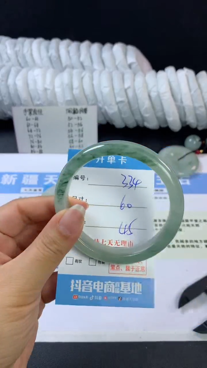 【闪购商品】石英质玉手镯未镶嵌F334