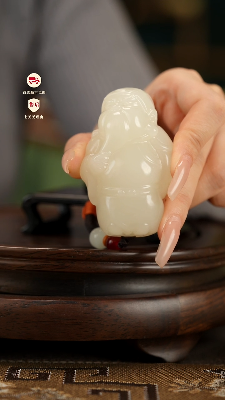 云南石竹叶青雕刻：义薄云天把件摆件