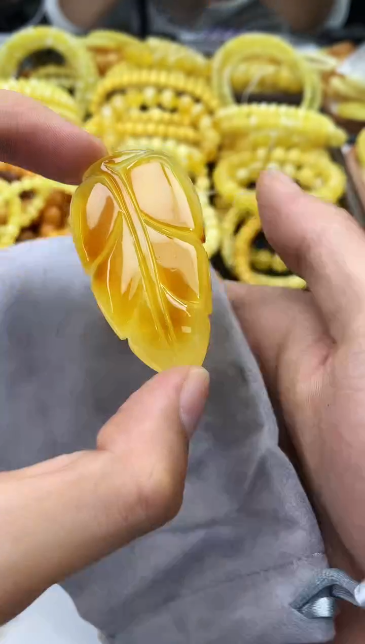 裸石蜜蜡未镶嵌吊坠