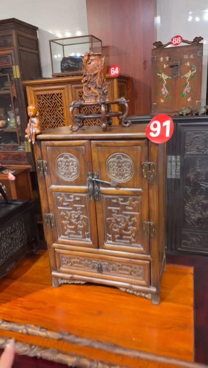 【闪购商品】木木艺黄花梨雕刻拐龙柜子1580.888