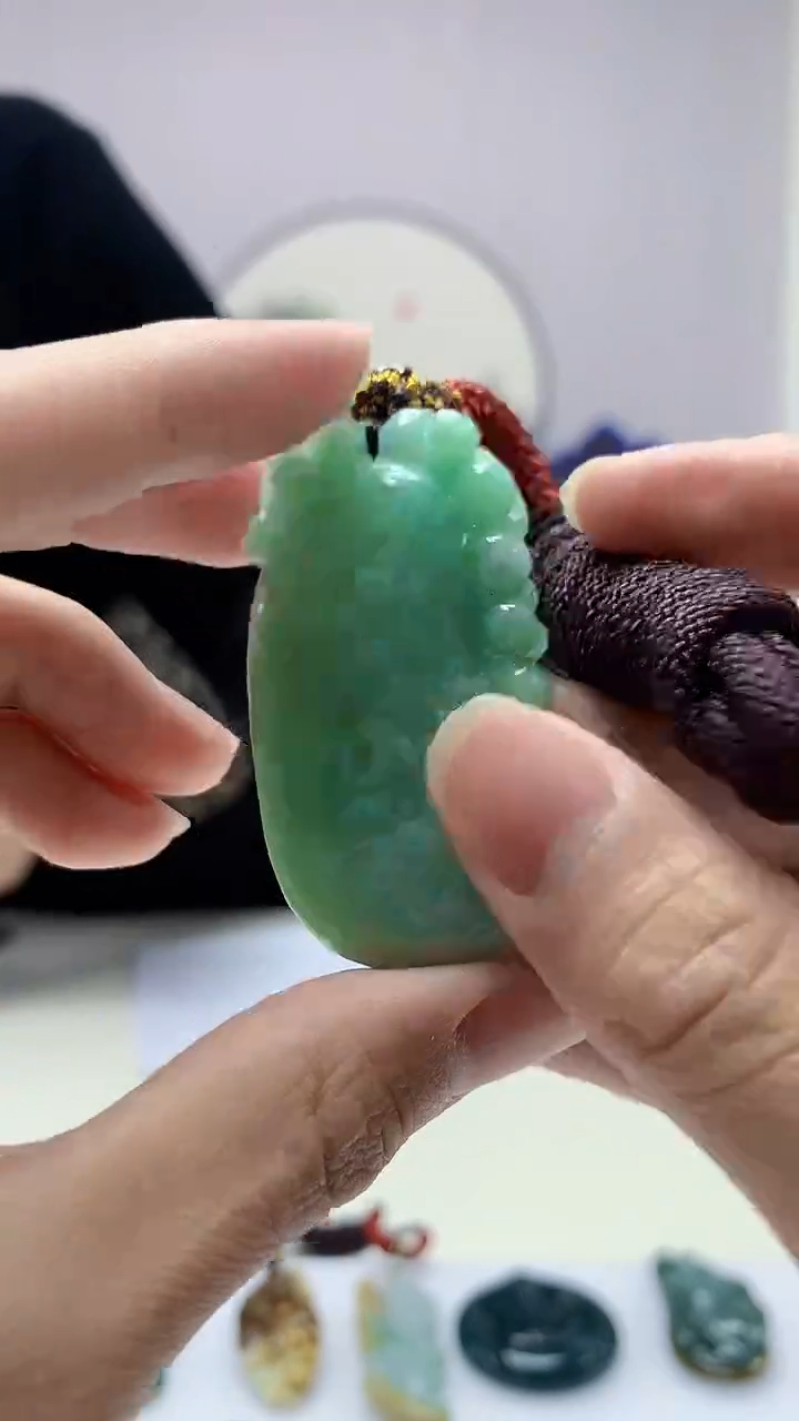 【闪购商品】定制翡翠未镶嵌4902DD-毛货挂件