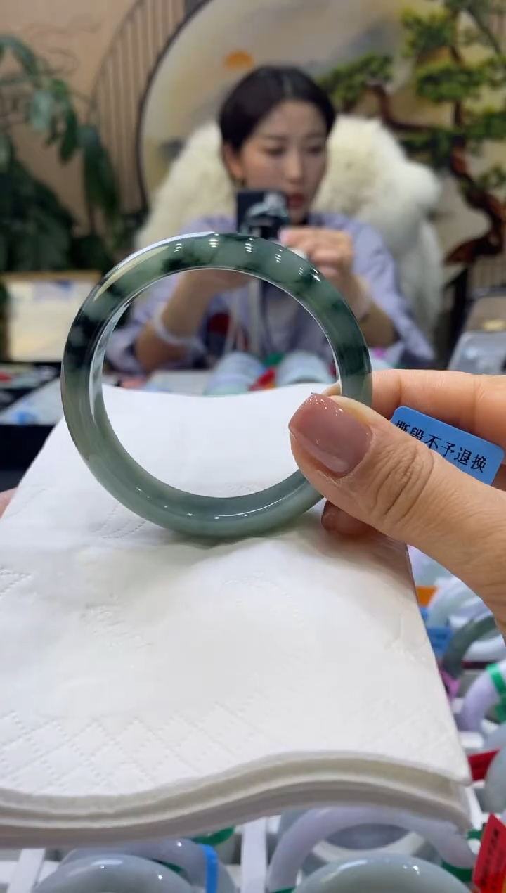 【闪购商品】翡翠手镯未镶嵌99901875