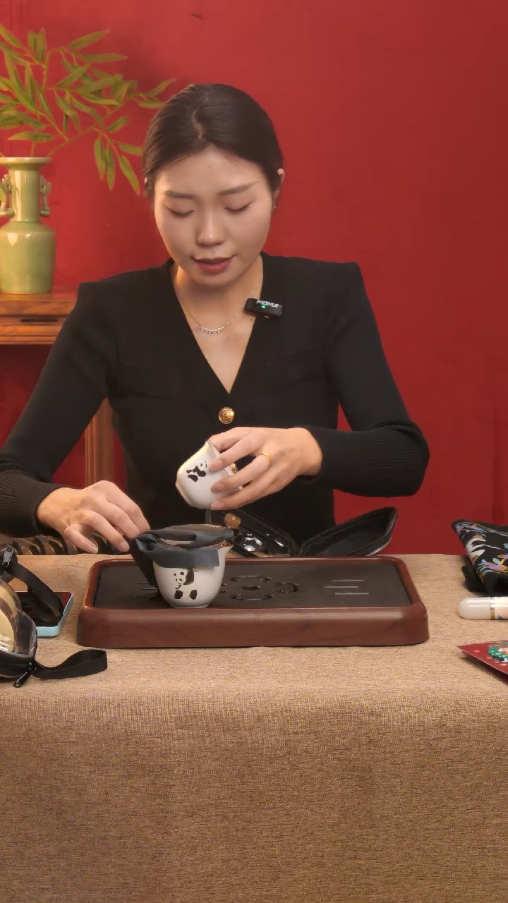 【闪购商品】瓷片熊猫一壶二杯旅行茶具套装