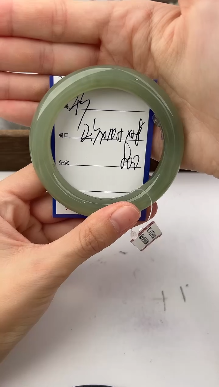 未镶嵌手镯和田玉43颜色微差无瑕疵