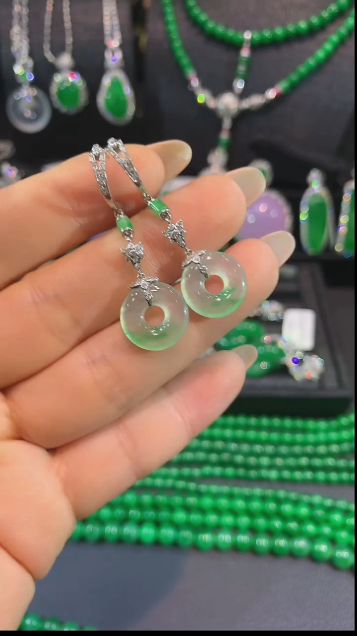 18K金镶嵌戒指翡翠耳坠