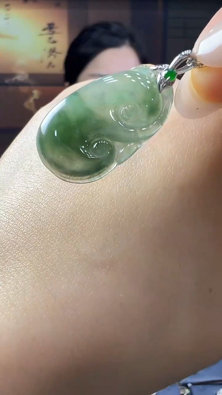 18K金镶嵌挂件翡翠如意 不含链