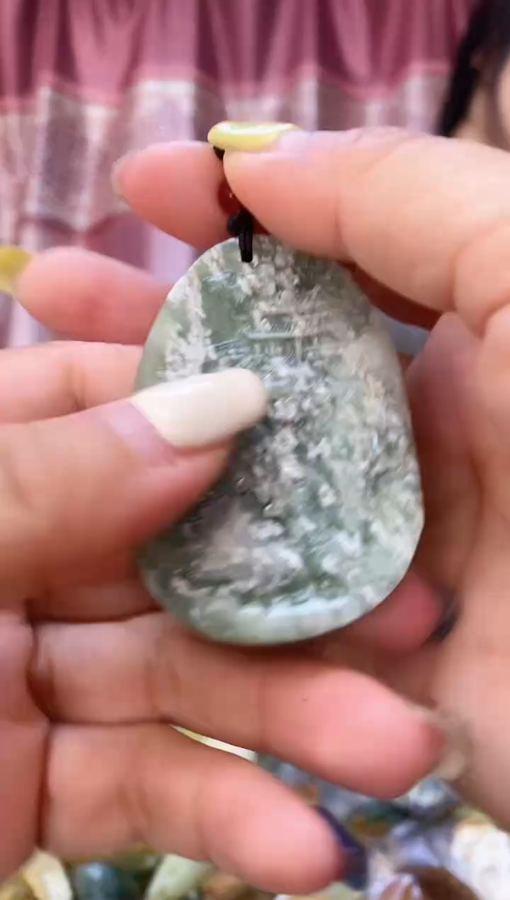 未镶嵌岫玉吊坠   