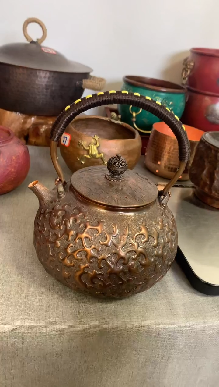 紫铜一张打缠枝莲提梁壶