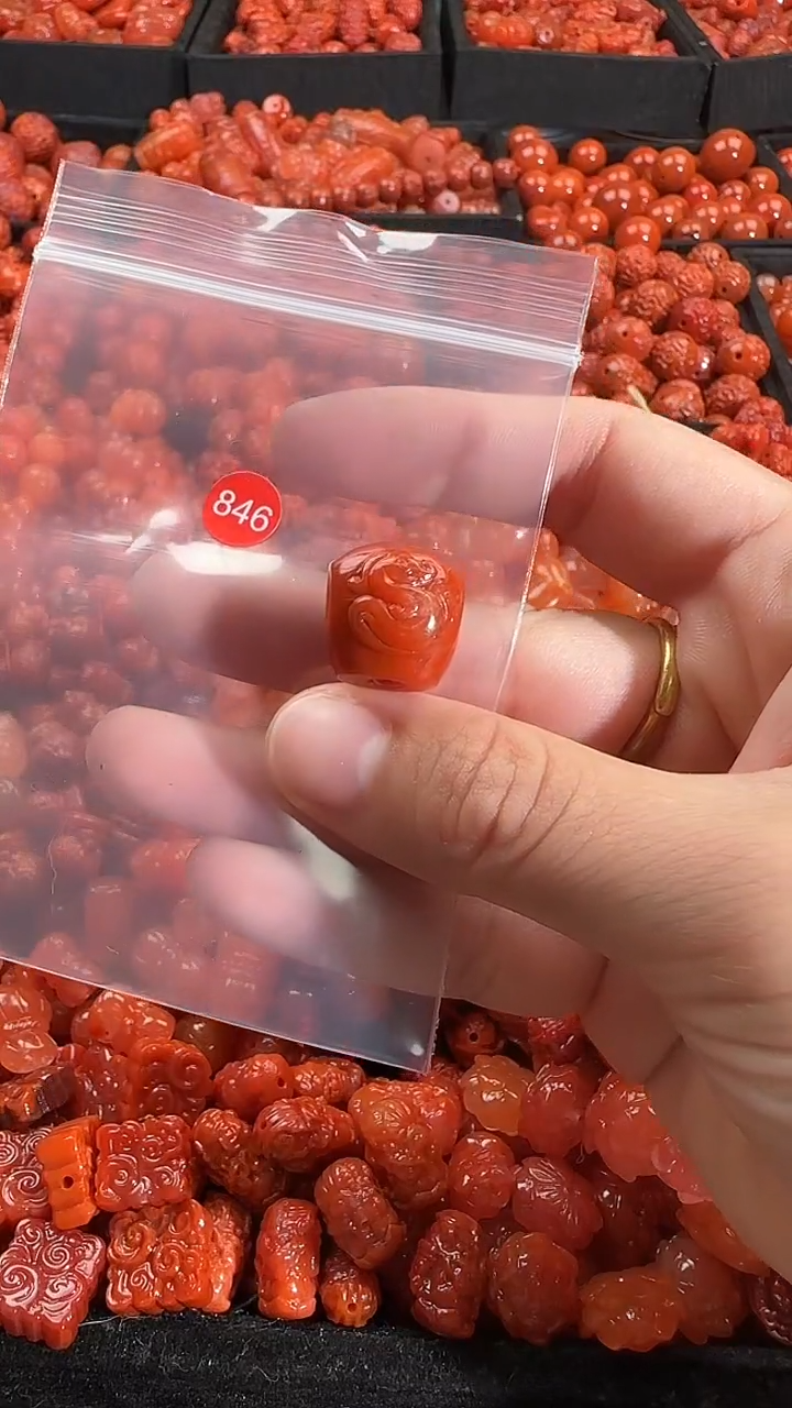 颈饰未镶嵌南红玛瑙1