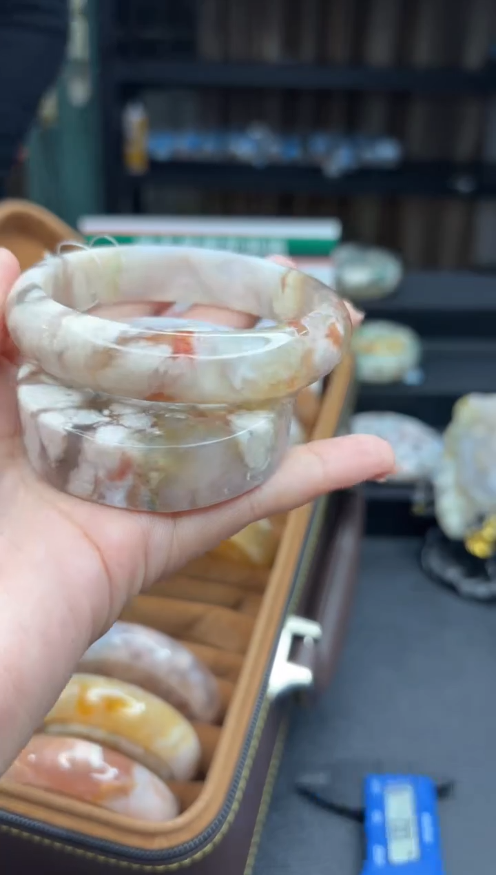 【闪购商品】石英质玉手镯未镶嵌22（59圈赠送镯心）
