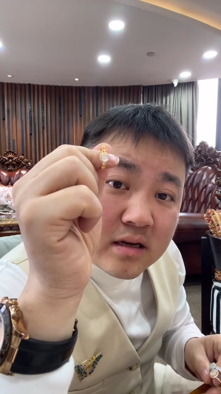 未镶嵌戒指翡翠戒指