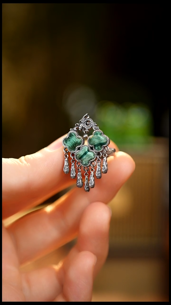 刺绣私人定制苗族手工V641