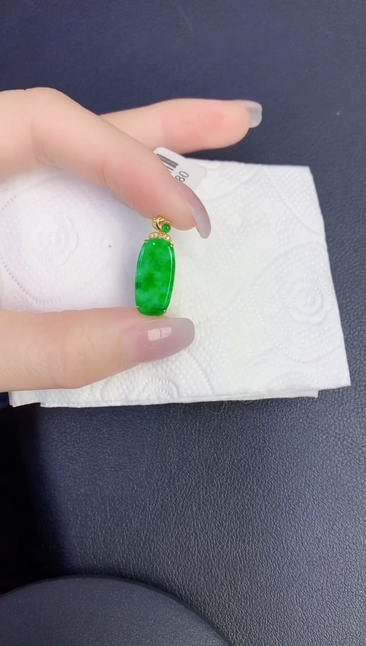 颈饰18K金镶嵌翡翠缅甸天然翡翠A货