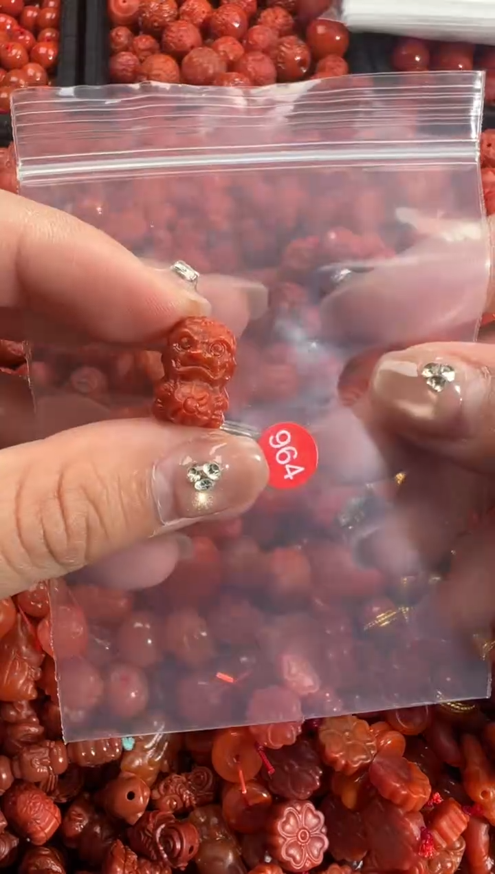 南红玛瑙未镶嵌颈饰1