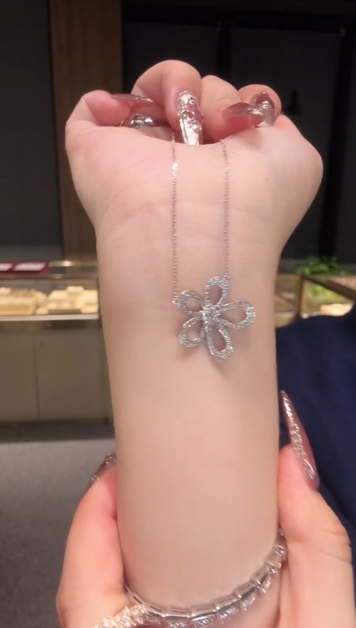 【闪购商品】钻石项链18K金镶嵌五花项链