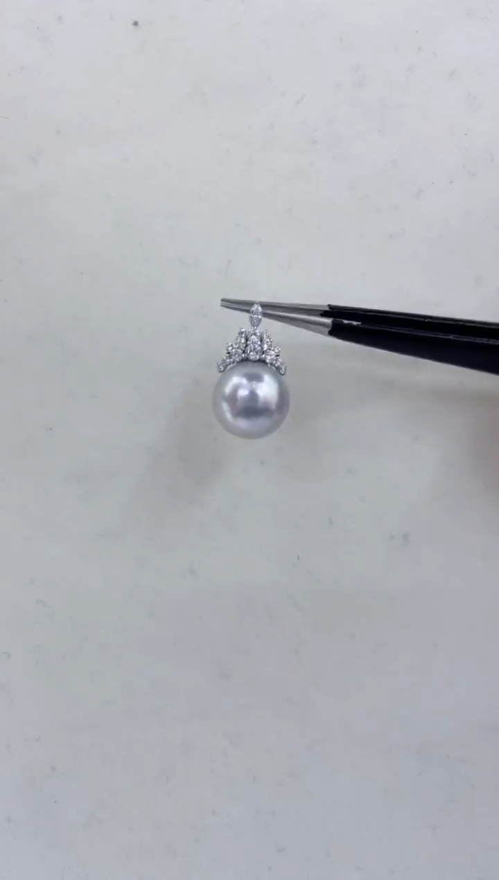 颈饰18K金镶嵌海水珍珠  