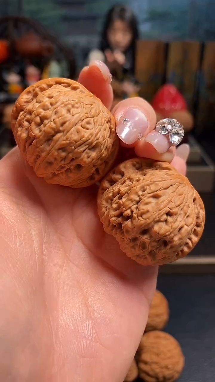 【闪购商品】文玩核桃吊坠K451绣球39