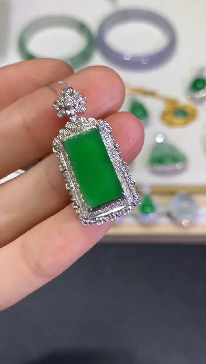 【闪购商品】翡翠颈饰18K金镶嵌团购83