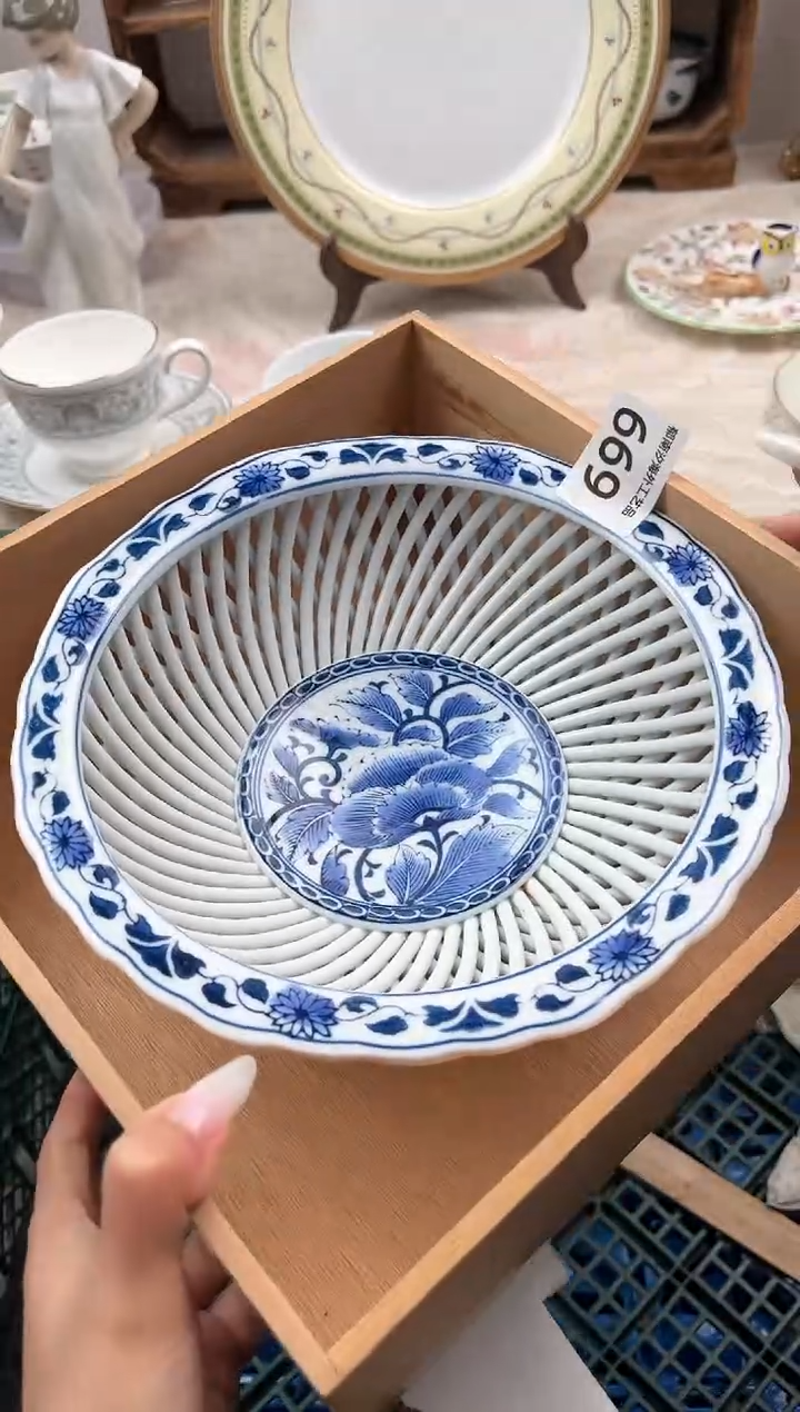 J****?J          669