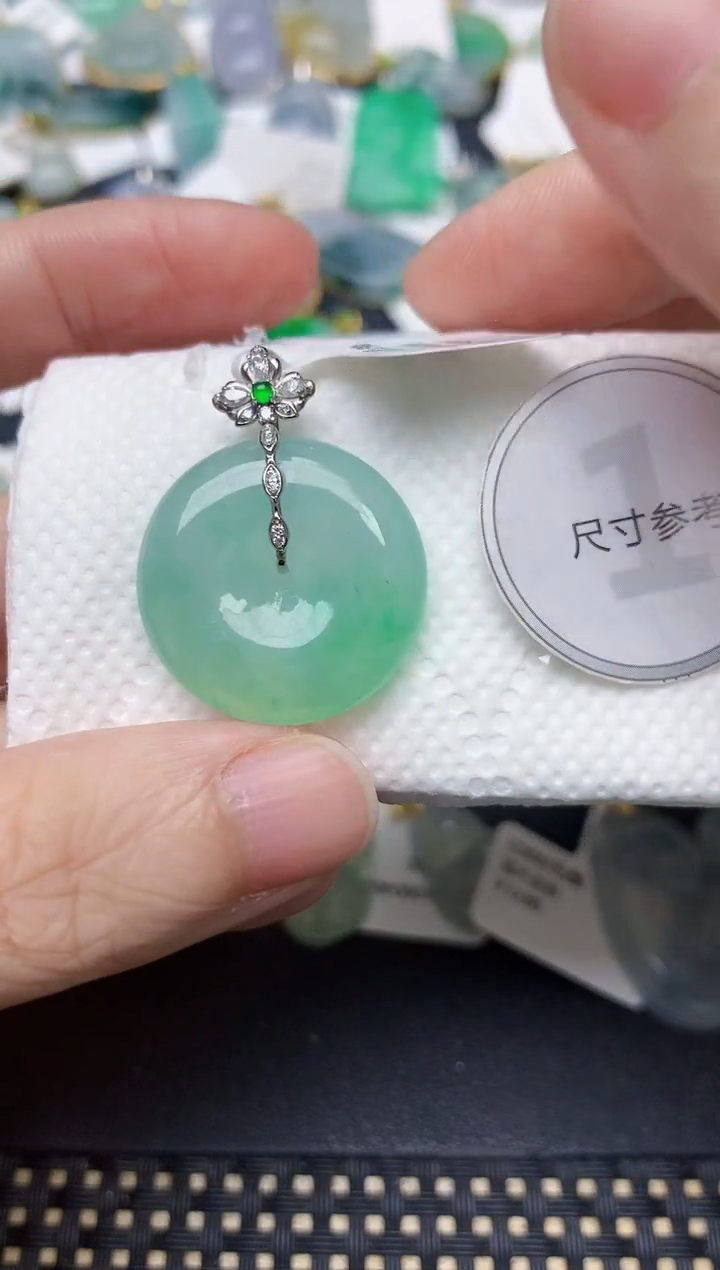 颈饰18K金镶嵌翡翠天然缅甸A货翡翠