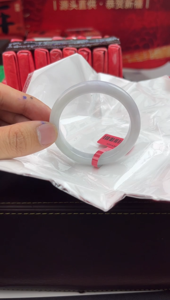 【闪购商品】翡翠手镯未镶嵌1翡翠手镯（微瑕）