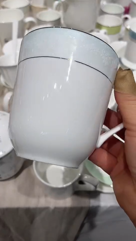 瓷蓝云锦杯子2个