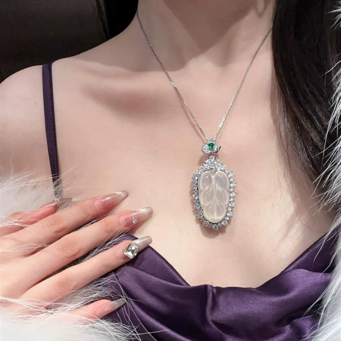 合金项链 金枝玉叶纯欲气质高冰透叶子锁骨链坠链新中式