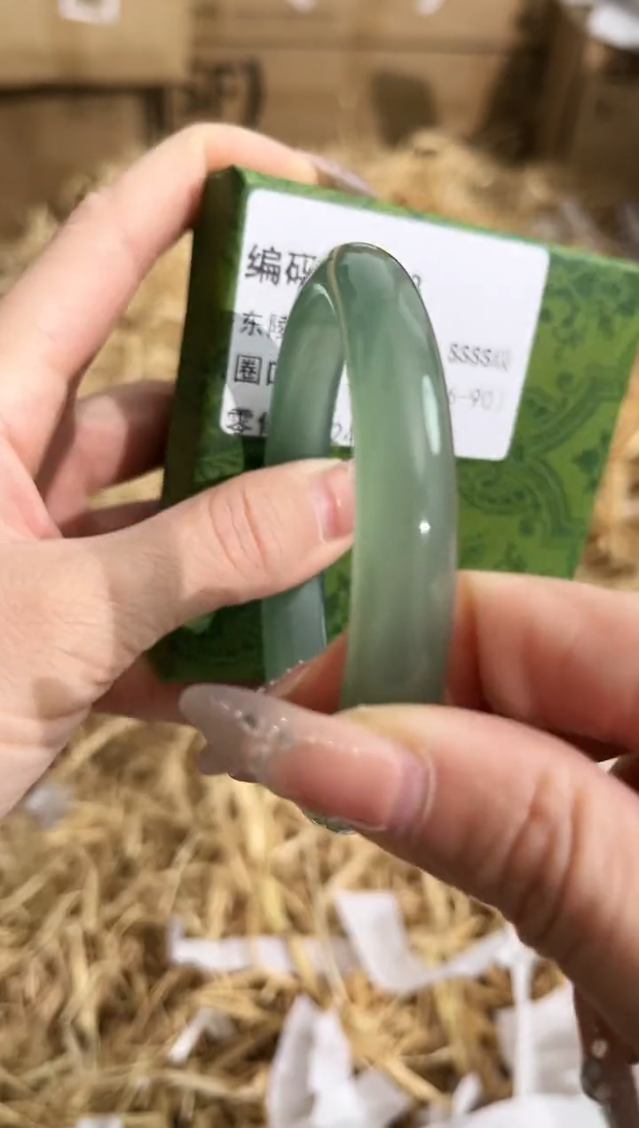 未镶嵌手镯石英质玉D1788