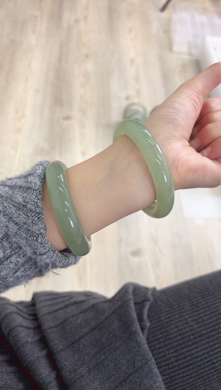 未镶嵌手镯石英质玉108-56D