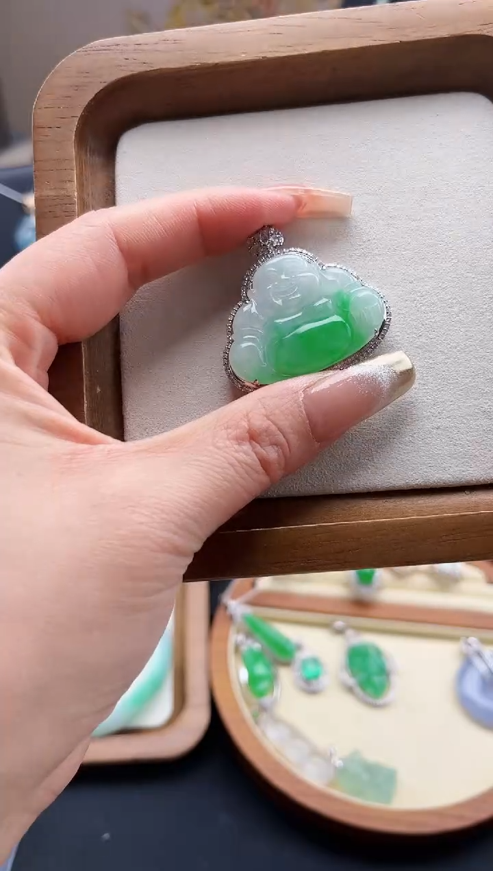 【闪购商品】翡翠颈饰18K金镶嵌吊坠