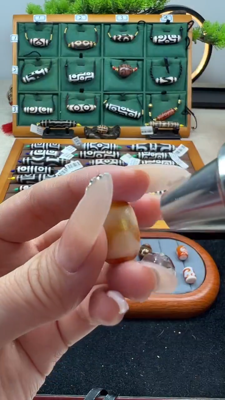 玛瑙/玉髓（覆膜）颈饰未镶嵌64.（微瑕）