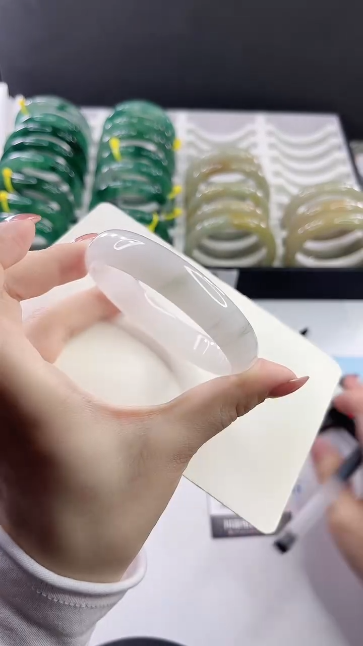 未镶嵌手镯石英质玉多样性发货V28