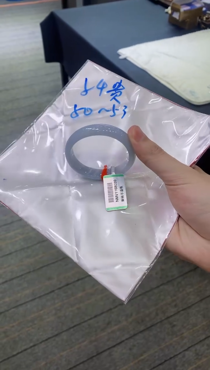 【闪购商品】翡翠手镯未镶嵌           