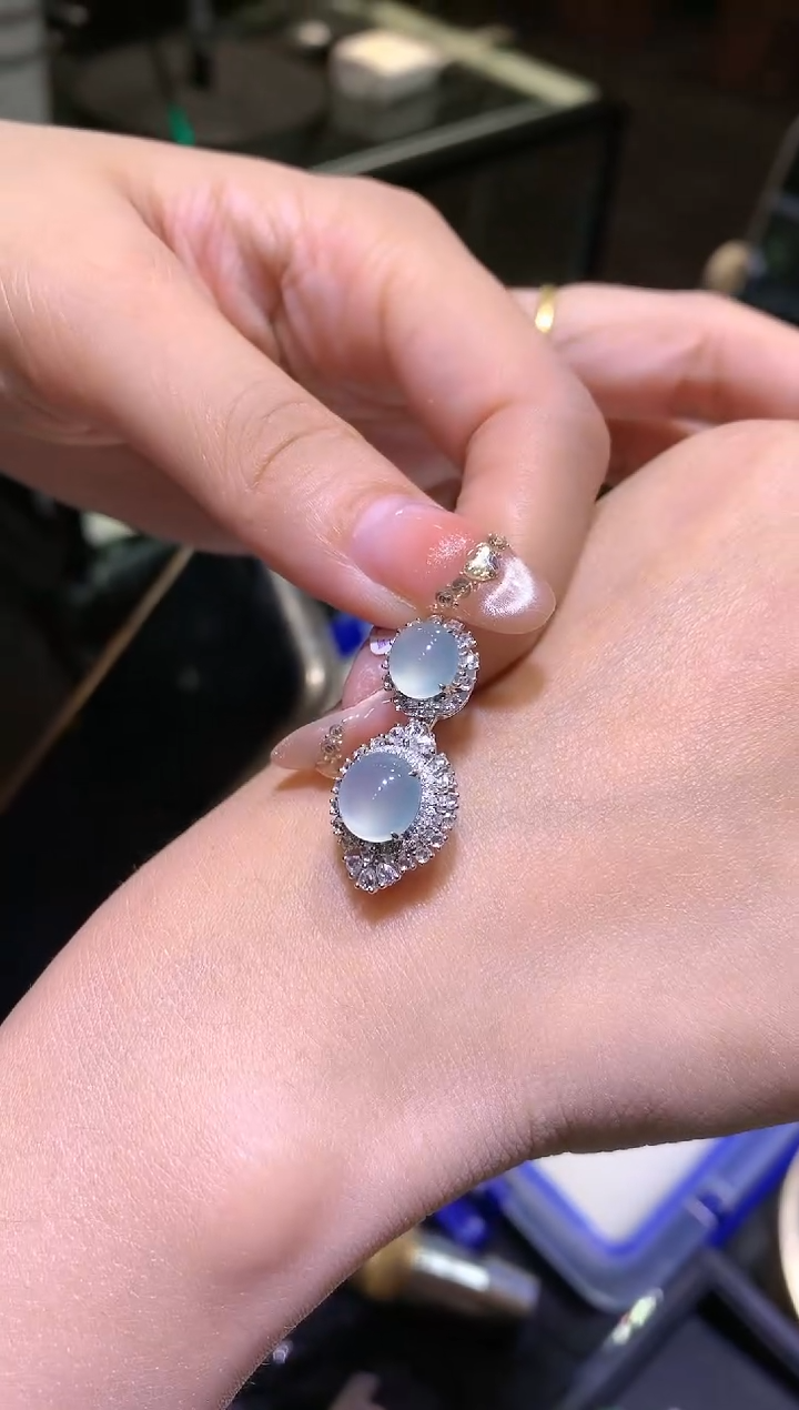 【闪购商品】翡翠吊坠(不含链)18K金镶嵌蛋面吊坠