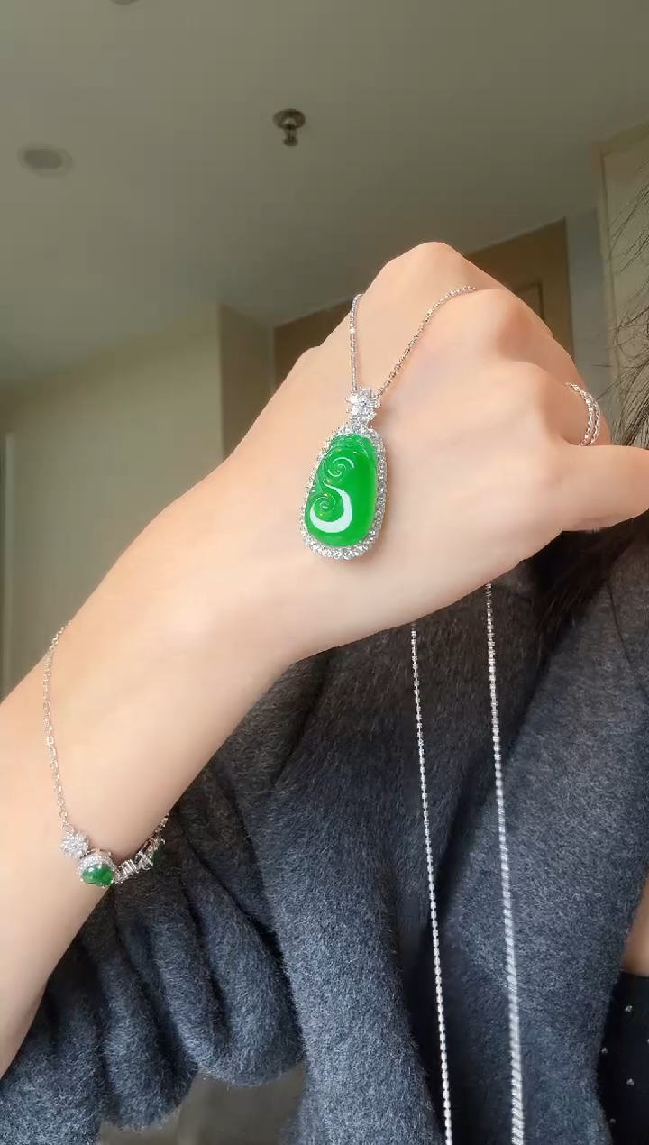 【闪购商品】翡翠吊坠(不含链)银S925镶嵌天然翡翠吊坠