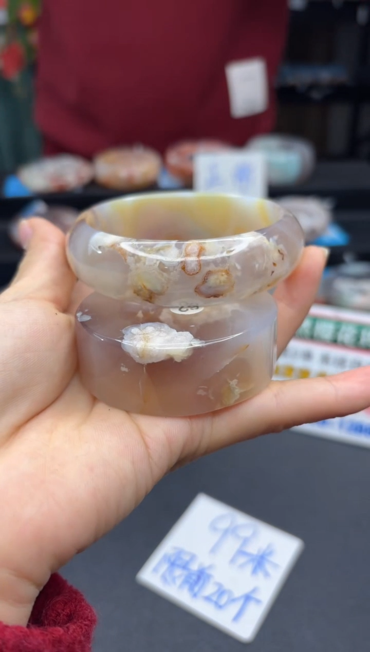 【闪购商品】石英质玉手镯未镶嵌68（62圈赠送镯心）