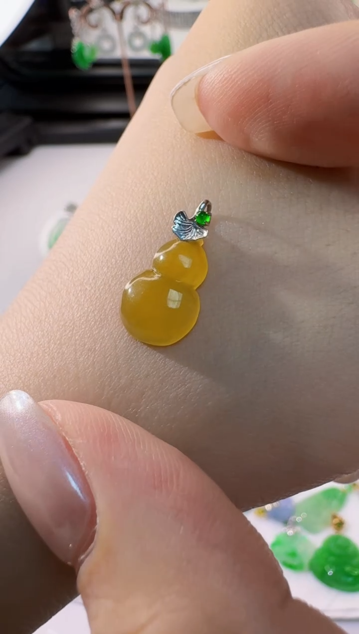 翡翠18K金镶嵌吊坠(不含链)天然缅甸A货翡翠 