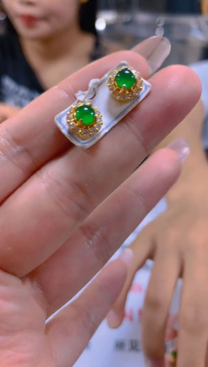 翡翠未镶嵌耳饰多样性发一