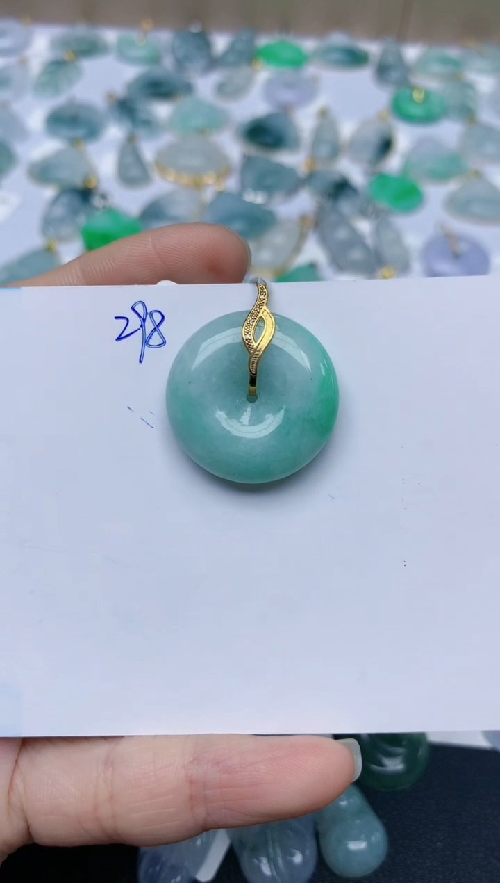 【闪购商品】翡翠颈饰18K金镶嵌天然翡翠A货    298