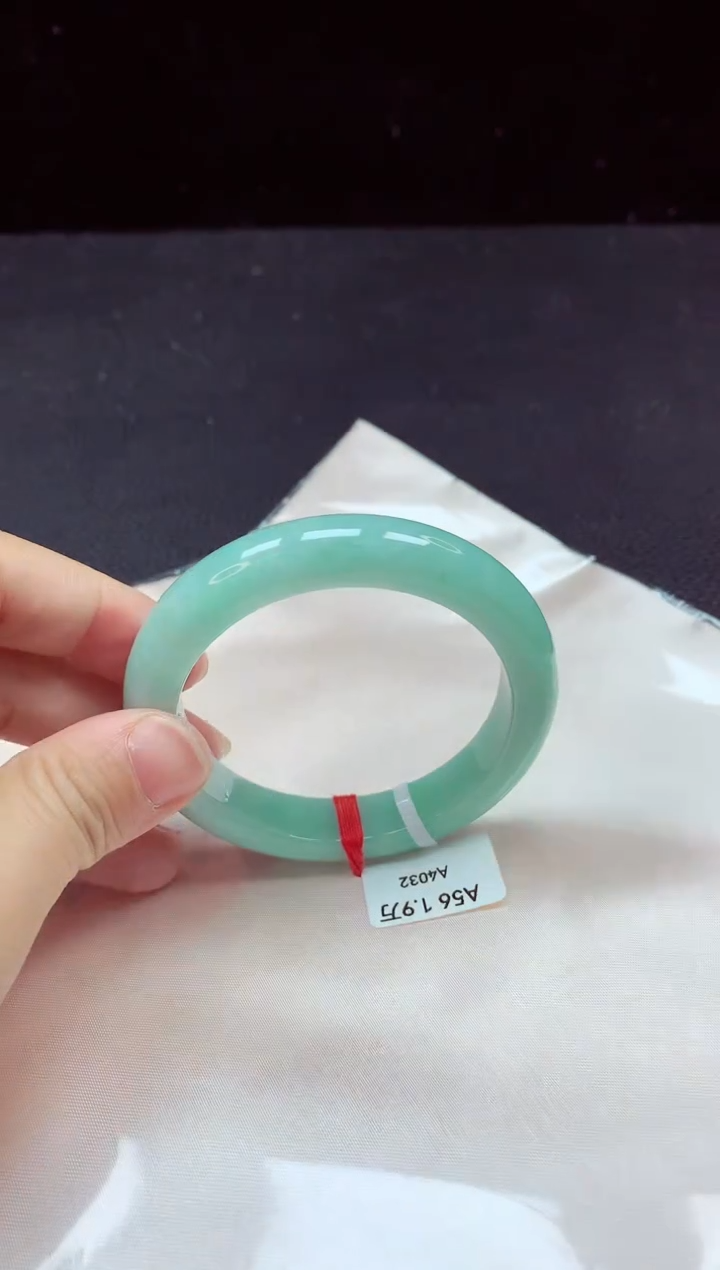 【闪购商品】翡翠手镯未镶嵌镯子56+