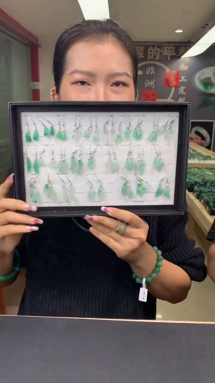 【闪购商品】石英质玉颈饰未镶嵌耳钉